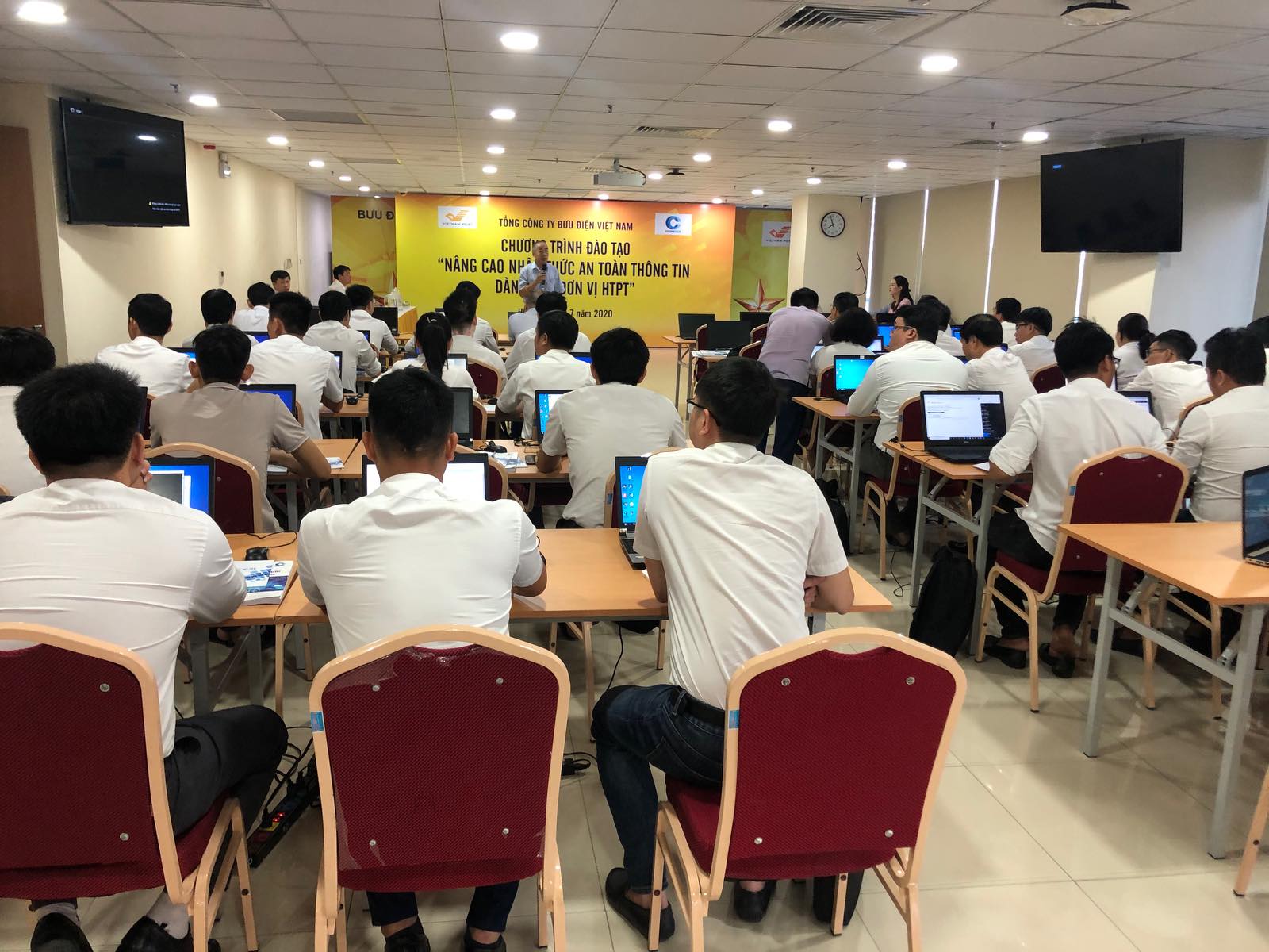 Chương trình đào tạo “Nâng cao nhận thức an toàn thông tin” cho cán bộ chuyên viên CNTT