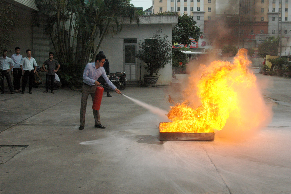 Khối cơ quan Tổng Công ty Bưu điện Việt Nam tổ chức huấn luyện công tác Phòng cháy chữa cháy