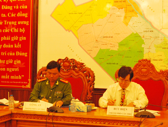 Bưu điện TP. Cần Thơ mở dịch vụ chuyển phát chứng nhận đăng ký xe tới tay công dân 