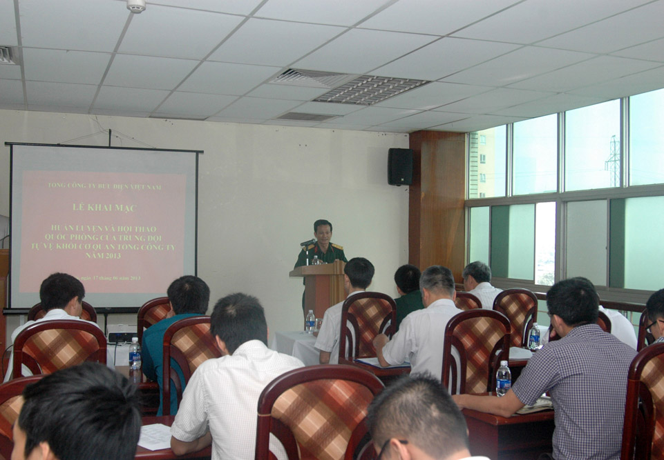 Tổ chức huấn luyện cho lực lượng tự vệ Khối cơ quan Tổng Công ty