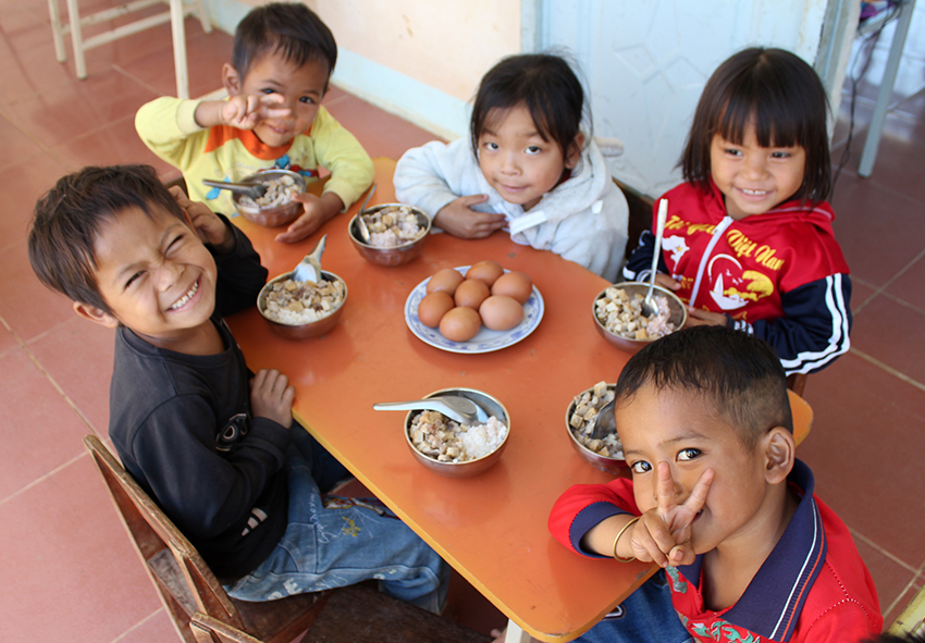 Chương trình “Khám, sàng lọc và điều trị vì tương lai cho phụ nữ và trẻ em – Văn Xuôi 2017”