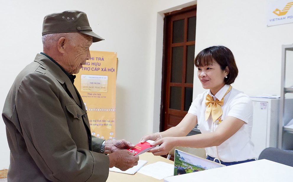 Vietnam Post safely pays 5,800 billion VND on postal network to national devotees 