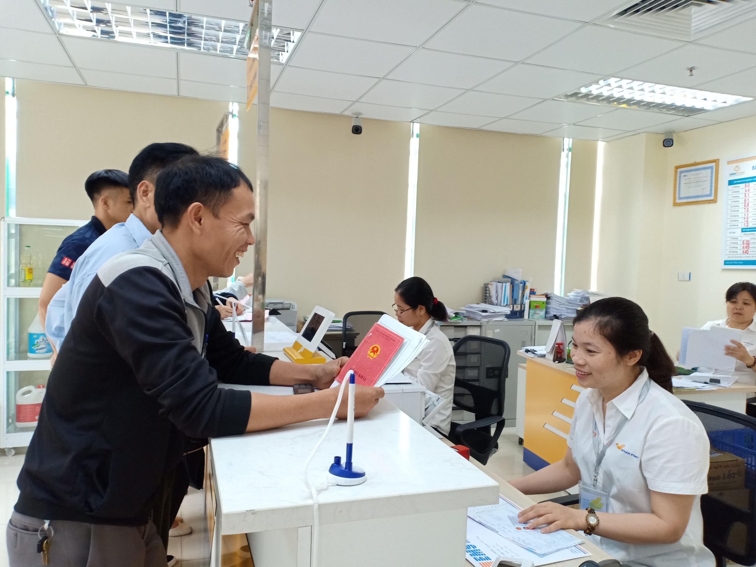 Bưu điện Việt Nam hoạt động bình thường trong dịp nghỉ lễ 30/4 và 1/5