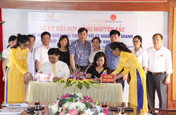 Cục Thuế tỉnh và Bưu điện tỉnh Lào Cai ký kết hợp đồng ủy nhiệm thu