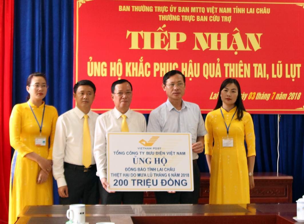 Vietnam Post supports the people in Lai Chau province 200 million to overcome the consequences of heavy rain