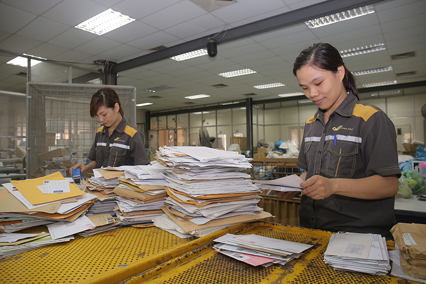 Proposing the maximum rates for universal postal services
