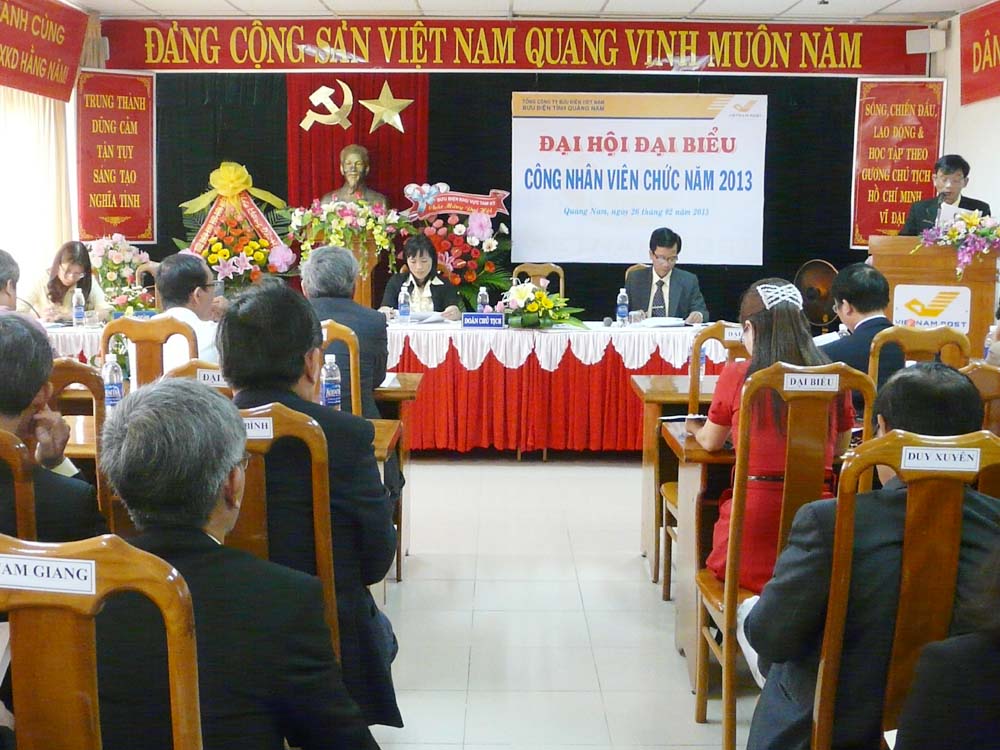 Đội ngũ lao động Bưu Điện tỉnh Quảng Nam quyết tâm phất đấu cân bằng thu - chi và có lãi trong năm kế hoạch 2013 