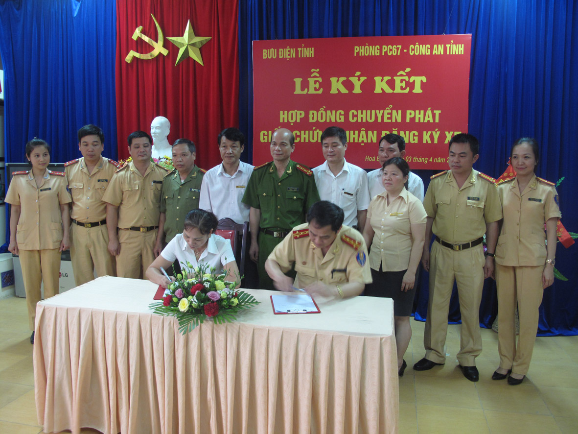 Bưu điện tỉnh Hòa Bình triển khai dịch vụ chuyển phát giấy chứng nhận đăng ký xe