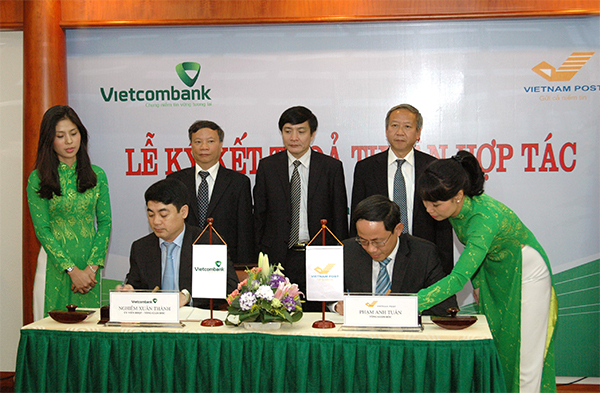 Vietnam Post và Vietcombank  liên kết hợp tác phát triển dịch vụ