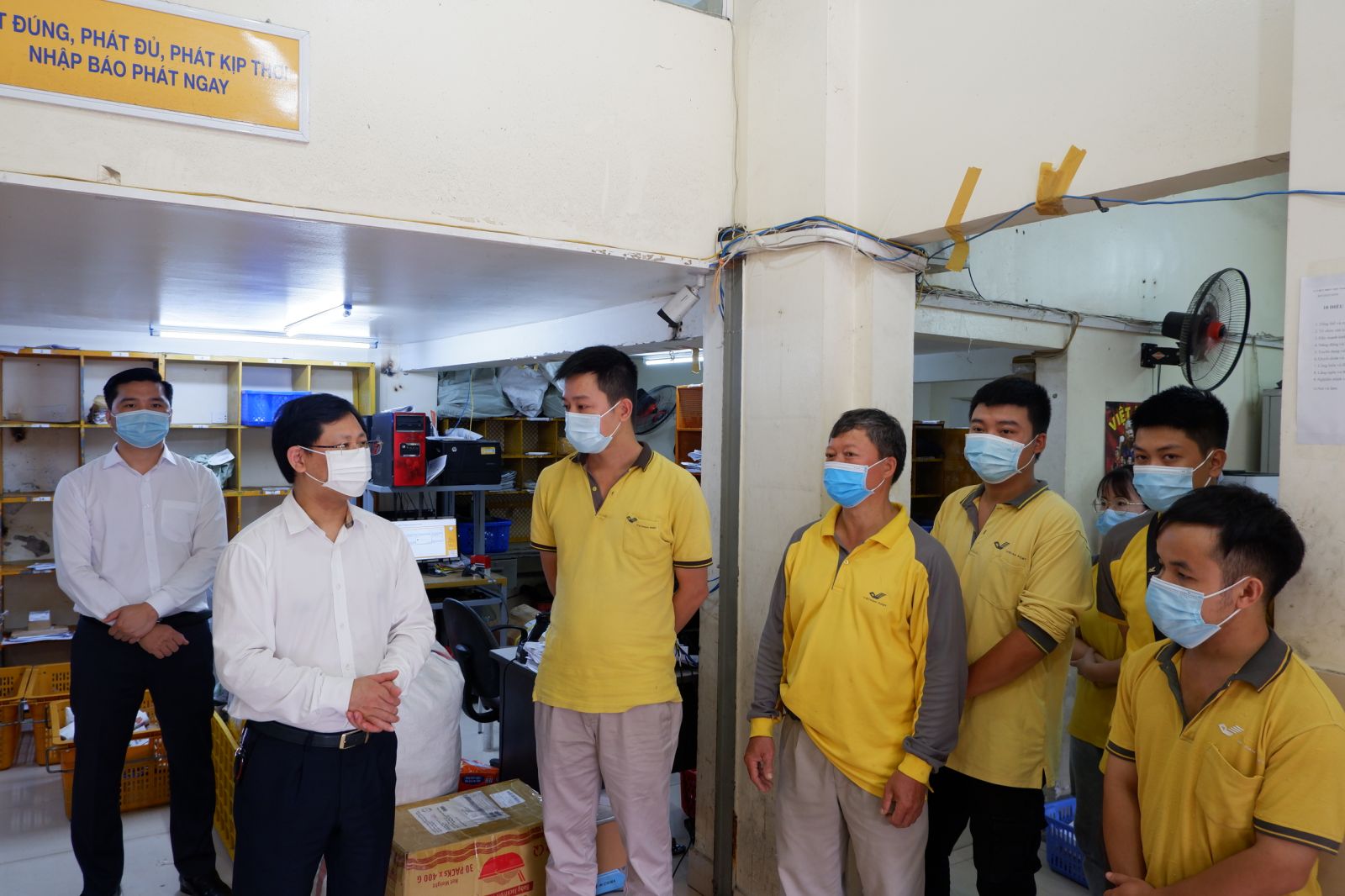 Tổng giám đốc Chu Quang Hào tới thăm, động viên cán bộ công nhân viên Bưu điện TP. Hà Nội