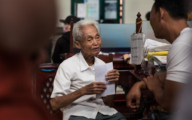 Báo chí Arab kể câu chuyện về người viết thư tay thuê cuối cùng ở Việt Nam