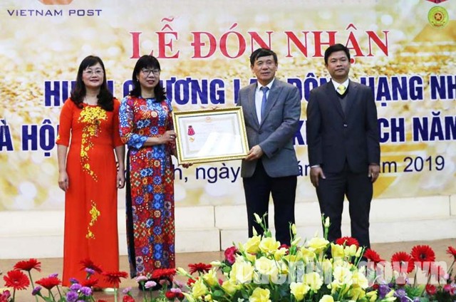 Bưu điện tỉnh Bắc Ninh đón nhận Huân chương Lao động hạng Nhì