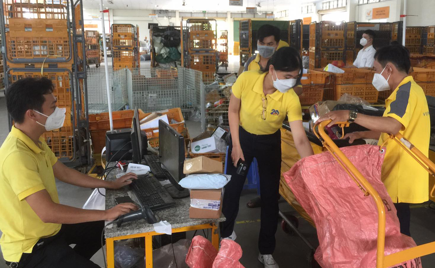 Trải nghiệm thực tế “Một ngày làm việc tại sàn khai thác” của Bưu điện Sóc Trăng