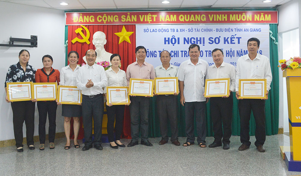 An Giang: Chi trả chính sách trợ giúp xã hội qua hệ thống bưu điện hơn 413 tỷ đồng