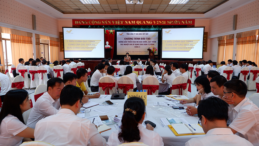 Đào tạo “Hướng dẫn triển khai mã bưu chính, quy trình tác nghiệp khi áp dụng chia chọn tự động” năm 2018