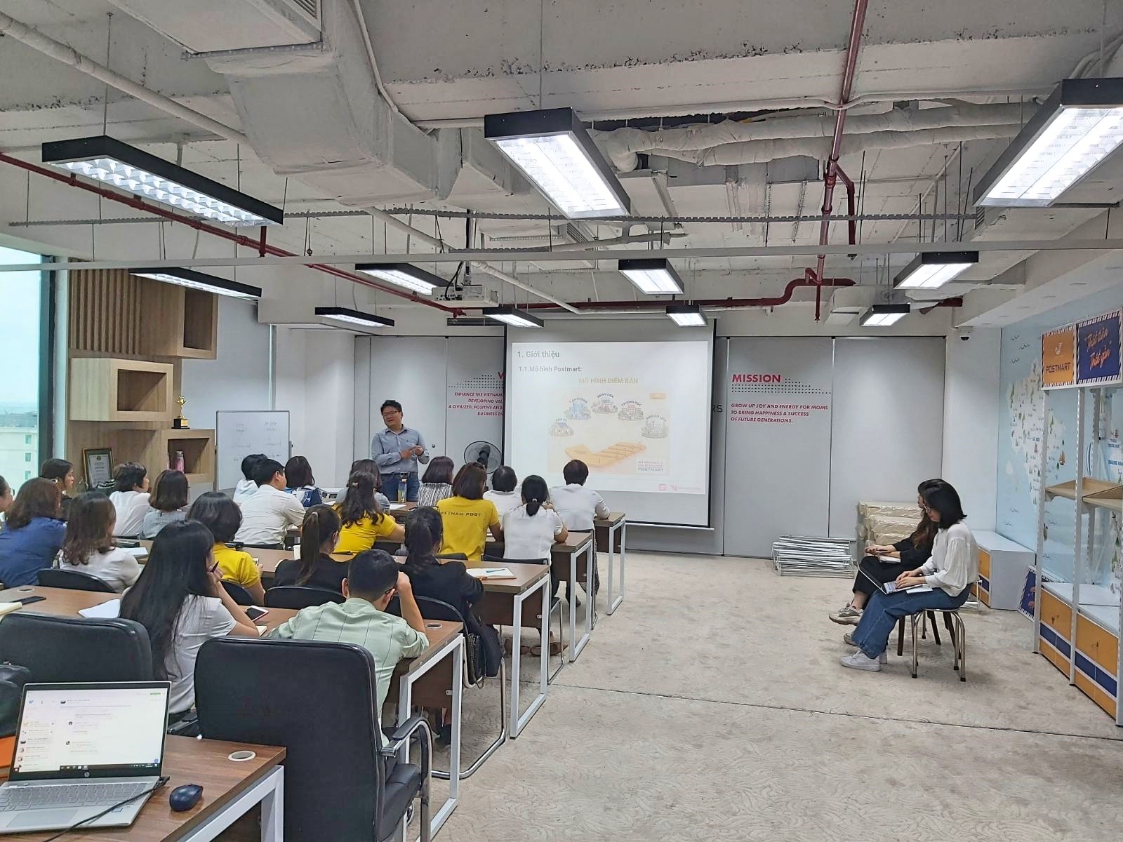 Đào tạo kỹ năng và hướng dẫn quy trình vận hành điểm bán hàng Postmart