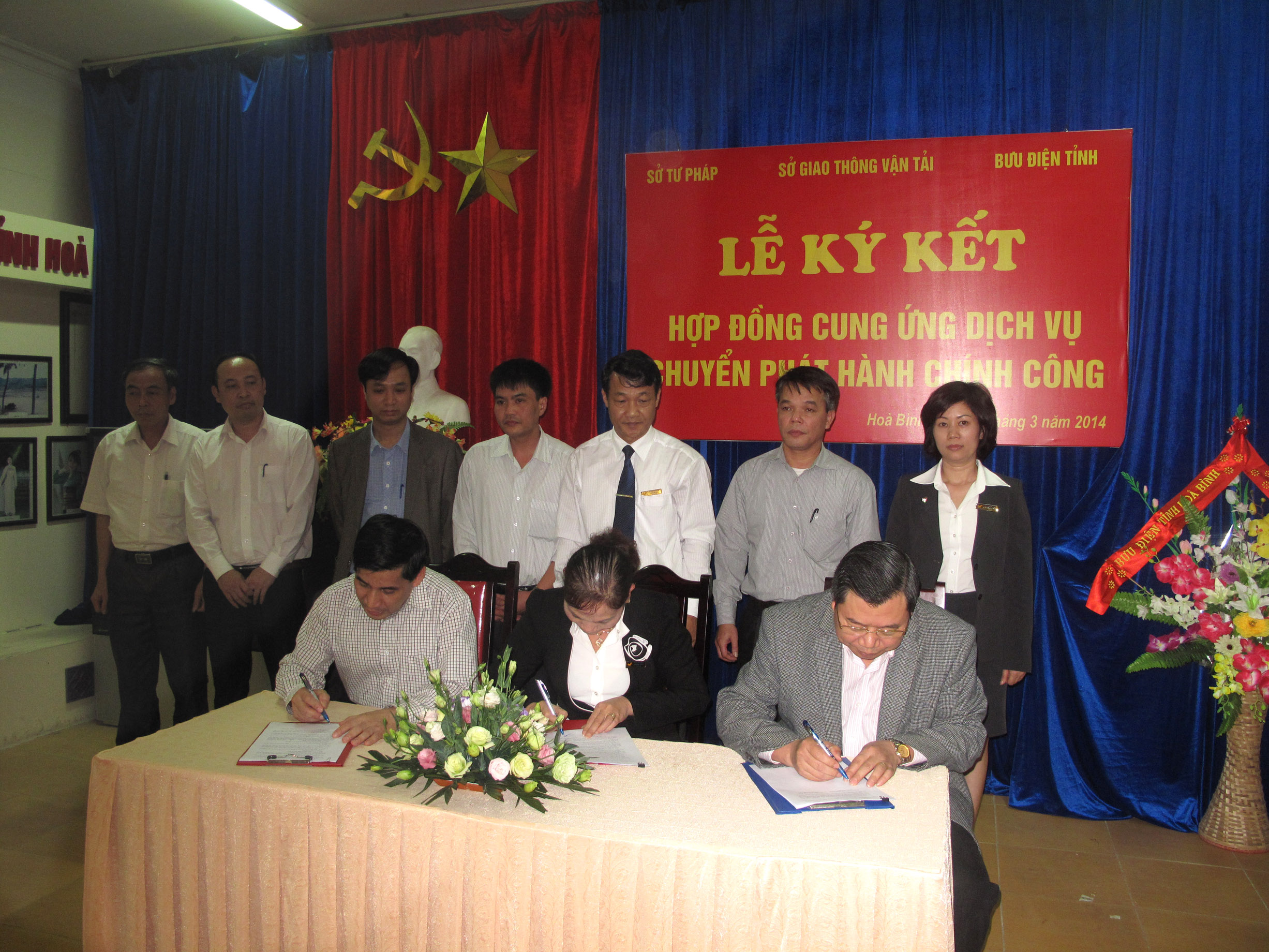 Sở Tư pháp, Sở Giao thông Vận tải và Bưu điện tỉnh Hòa Bình phối hợp triển khai dịch vụ chuyển phát thủ tục hành chính công