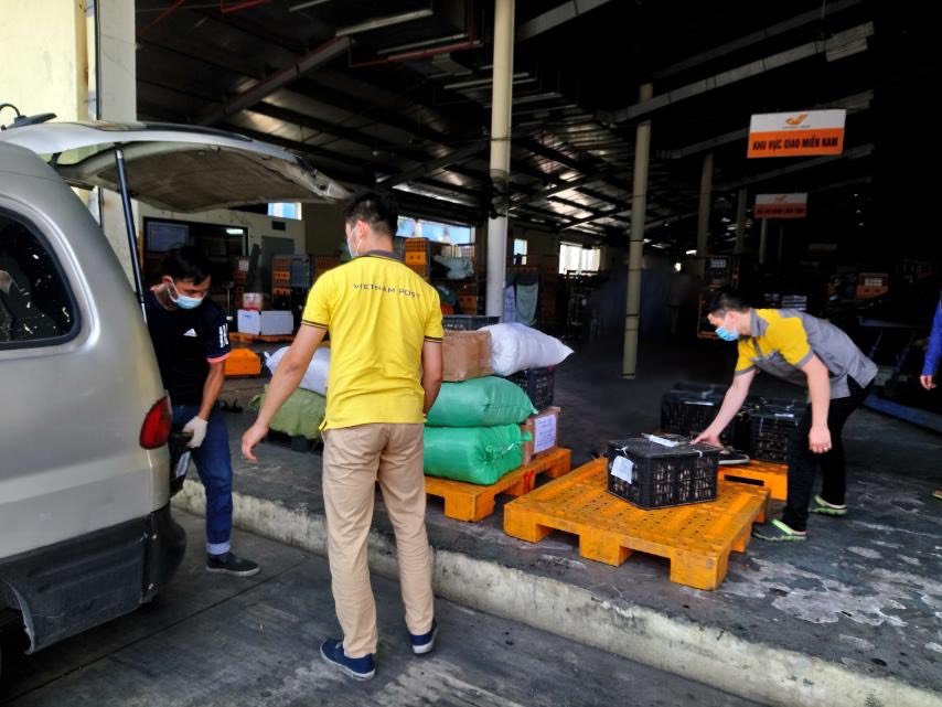 Vietnam Post vận chuyển miễn phí lô hàng nông sản đến Học viện Phật giáo TP.Hồ Chí Minh