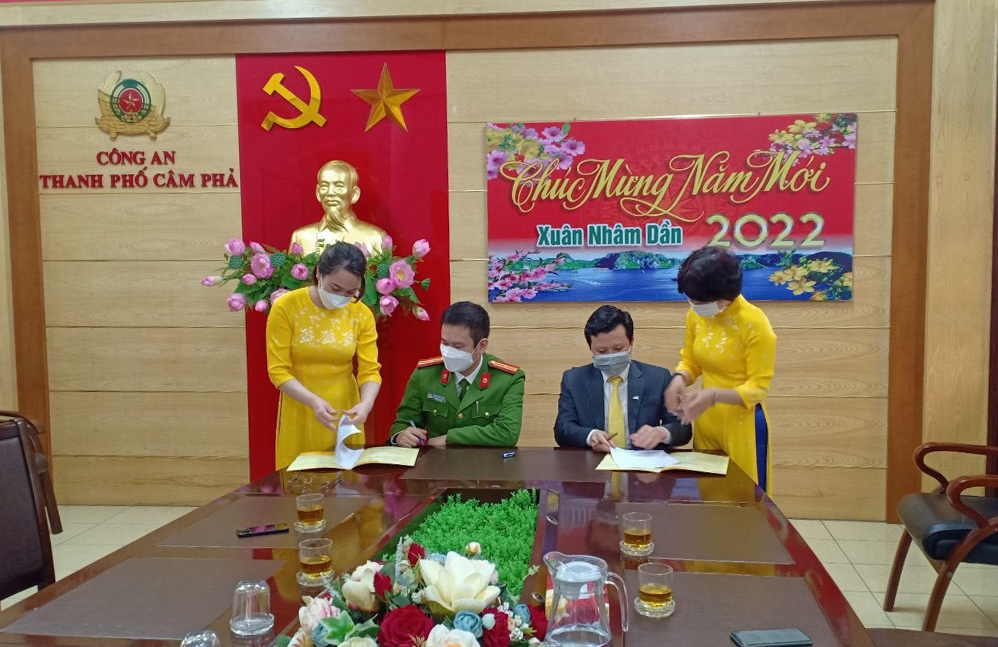 Quảng Ninh: Đẩy mạnh chuyển phát giấy chứng nhận đăng ký xe