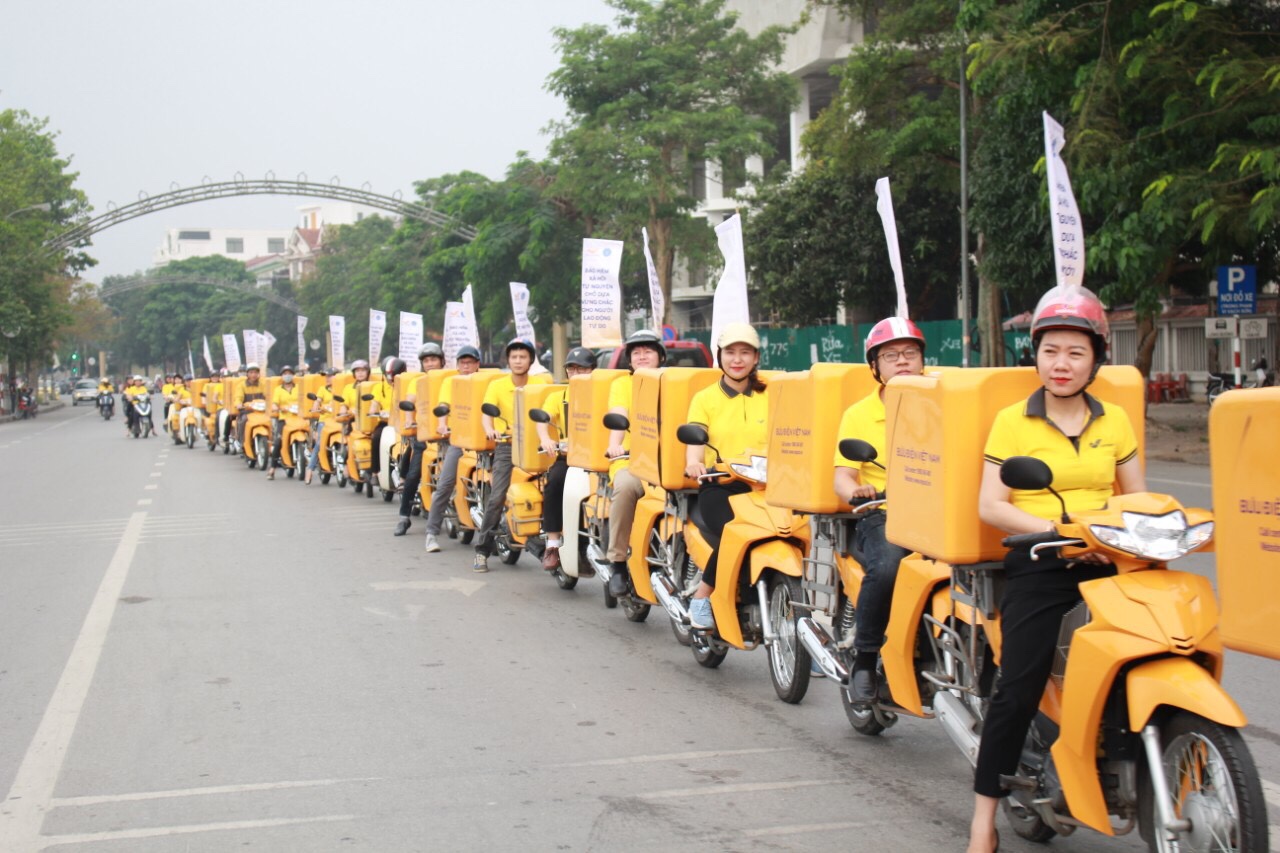 Roadshow hưởng ứng chương trình “Tuổi trẻ Bưu điện Việt Nam tích cực tuyên truyền chính sách BHXH tự nguyện vì An sinh xã hội, vì lợi ích của người dân”