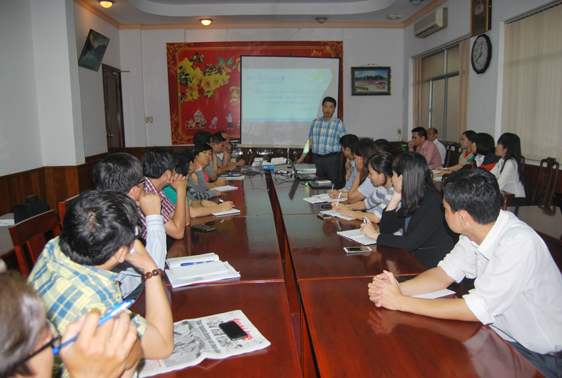 Bưu điện TP Cần Thơ tổ chức tập huấn kinh doanh các sản phẩm mới 