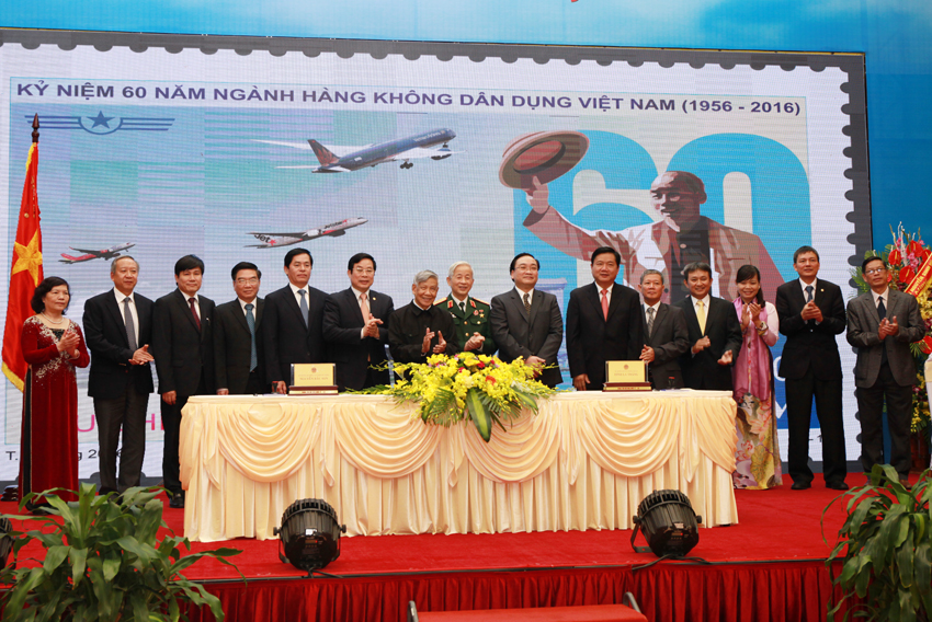 Phát hành đặc biệt bộ tem Kỷ niệm 60 năm ngành Hàng không Dân dụng Việt Nam