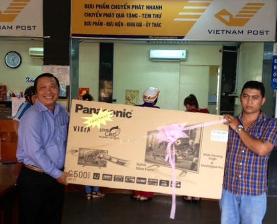 Bưu điện Kiên Giang Tổ trao giải chương trình “Chuyển phát nhanh - Trúng thưởng lớn"