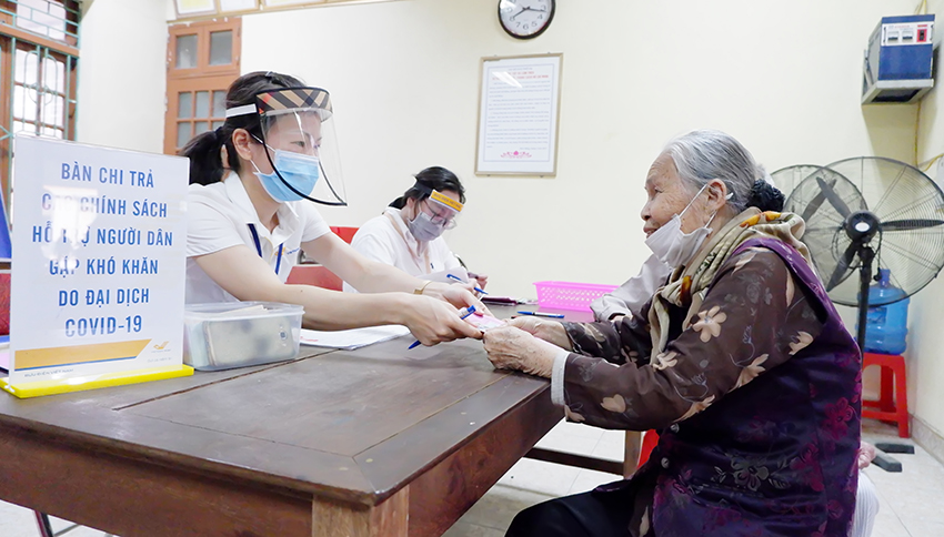 Vietnam Post implements the social welfare payment package for Covid-19-affected groups
