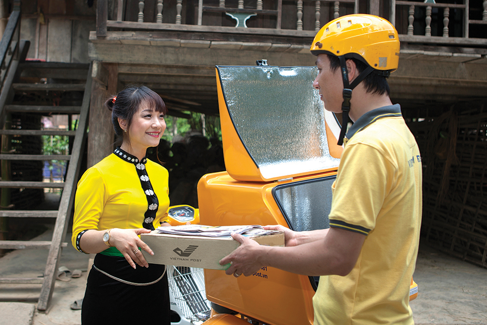 Vietnam Post reduces service fees, shortens delivery time