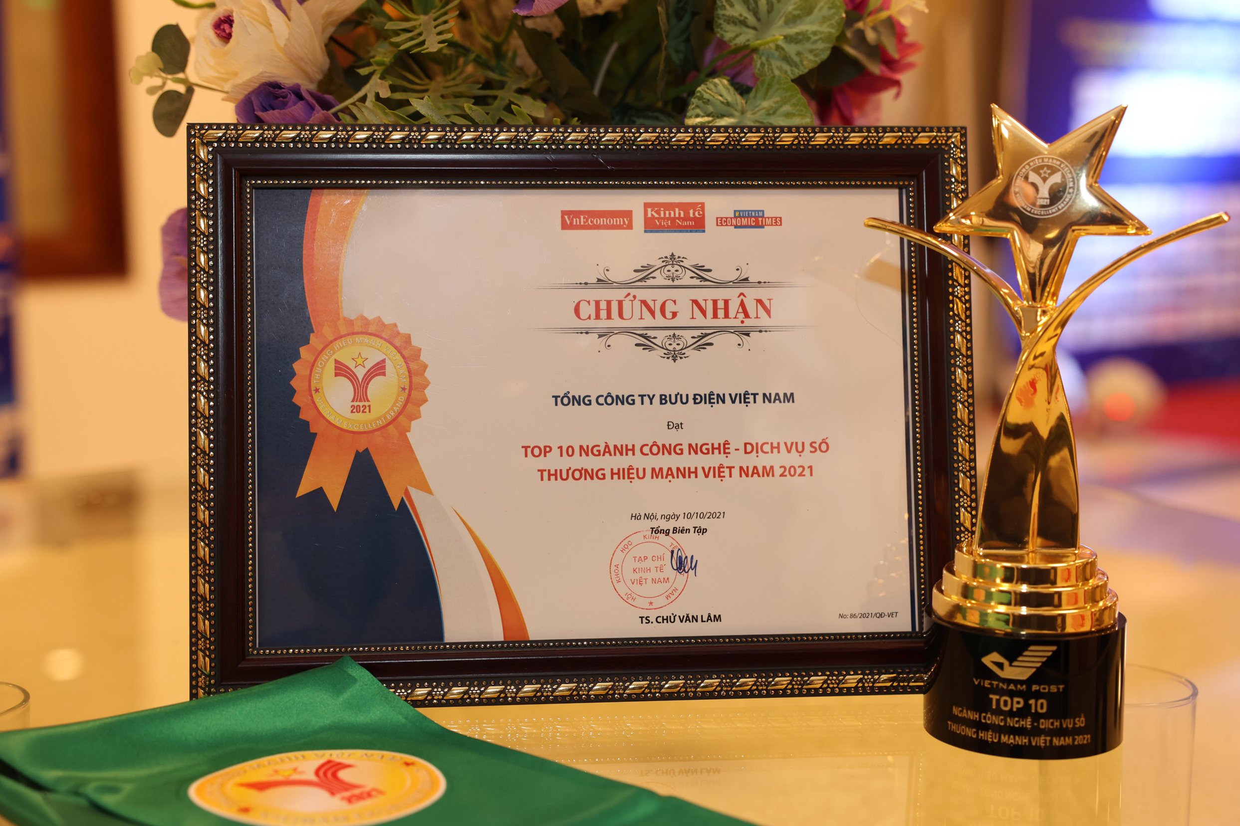   Vietnam Post won The Vietnamese Strong Brands Award 2020 -2021