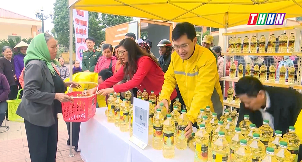 Hà Nam: Chợ tết nhân đạo tại xã Hoàng Tây