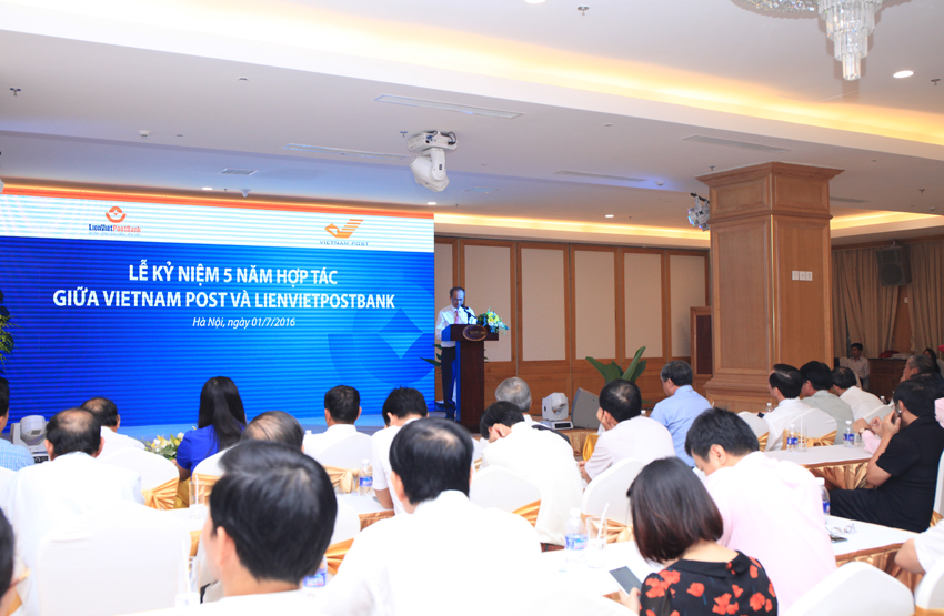 Kỷ niệm 5 năm hợp tác giữa Bưu điện Việt Nam và Ngân hàng Bưu điện Liên Việt