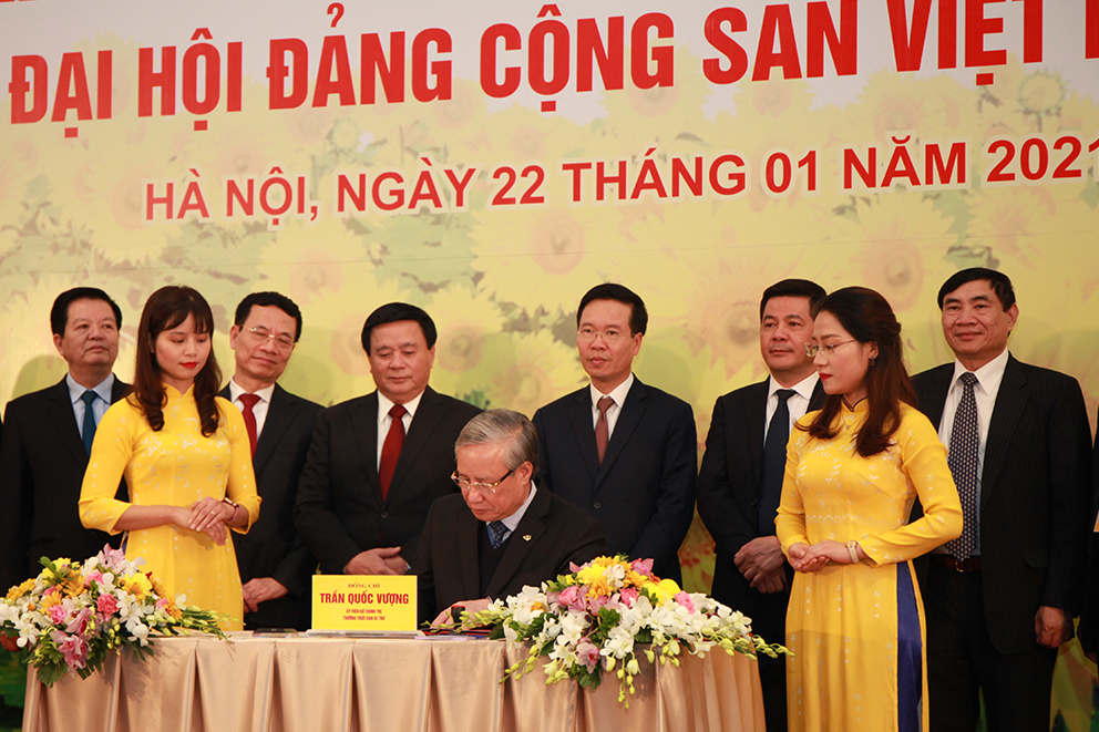 Special stamp set "Welcome 13th National Congress of Communist Party of Viet Nam" is launched