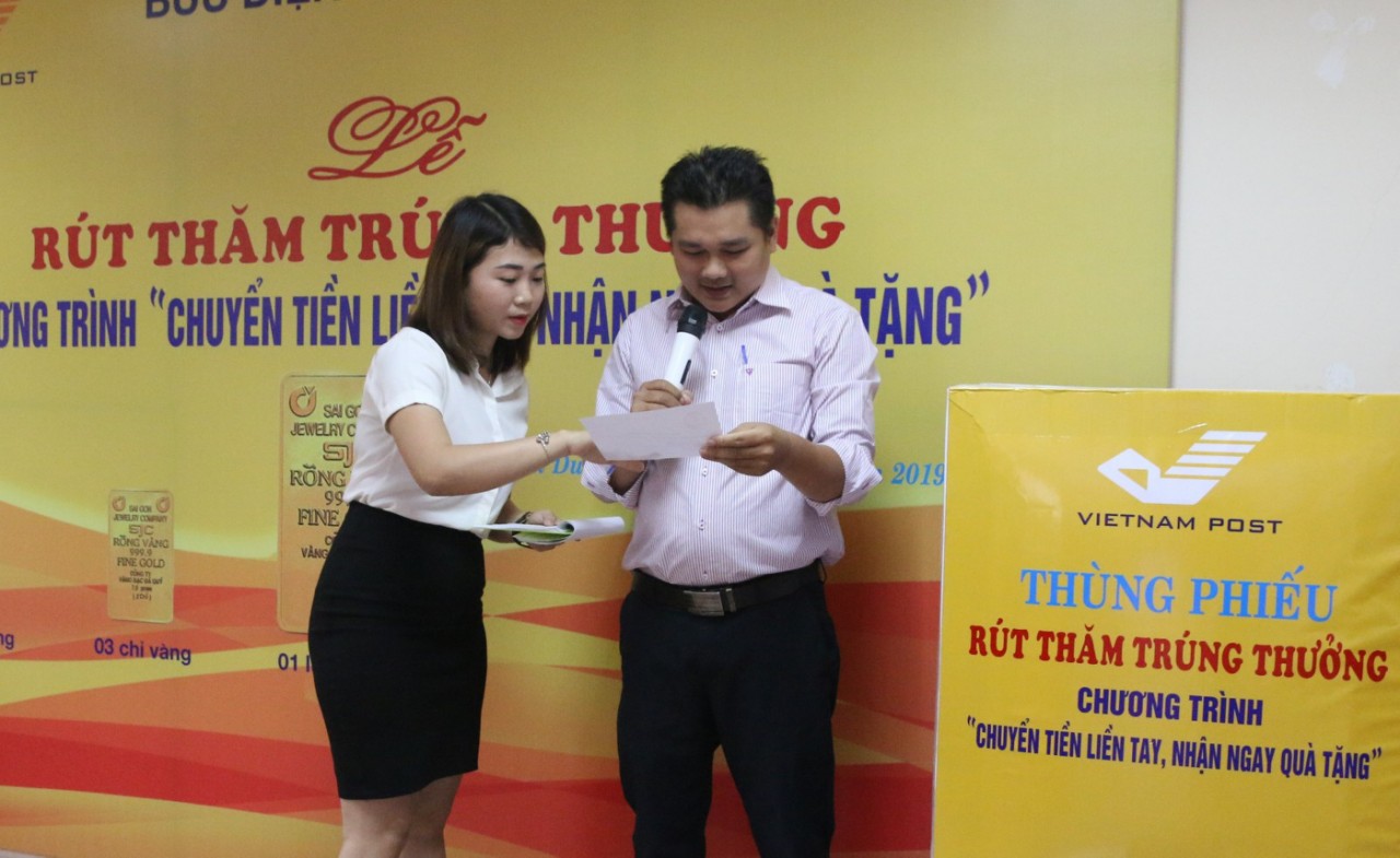 Bưu điện Bình Dương tổ chức rút thăm chương trình “Chuyển tiền liền tay – Nhận ngay quà tặng”