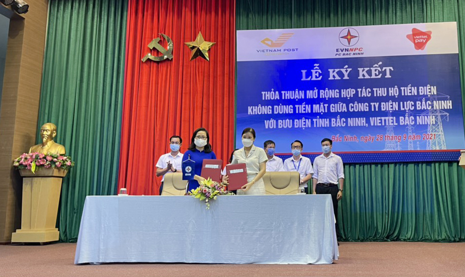 Bưu điện tỉnh Bắc Ninh mở rộng hợp tác thu hộ tiền điện không dùng tiền mặt
