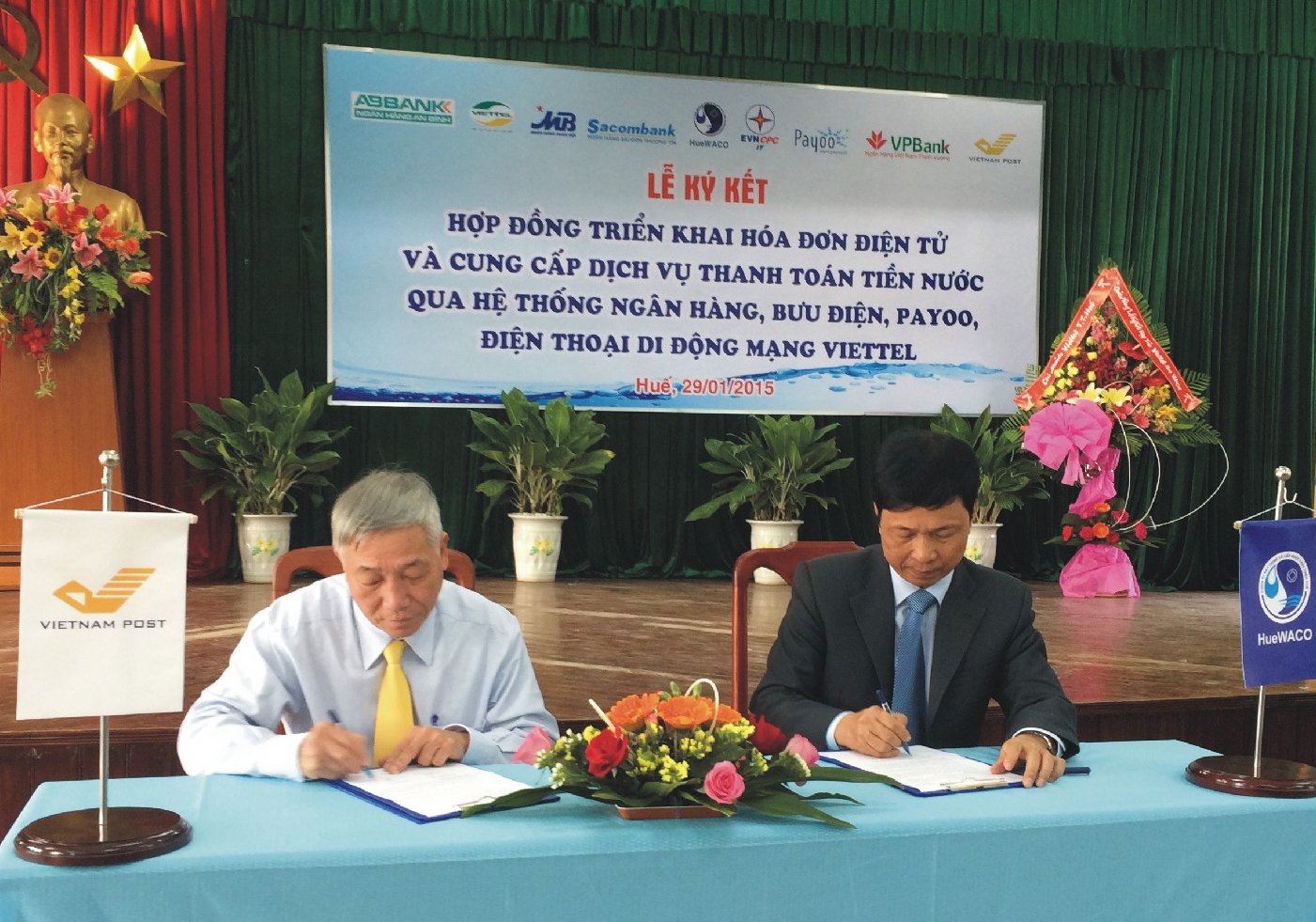 Thừa Thiên Huế: thanh toán tiền nước tại các điểm giao dịch bưu điện