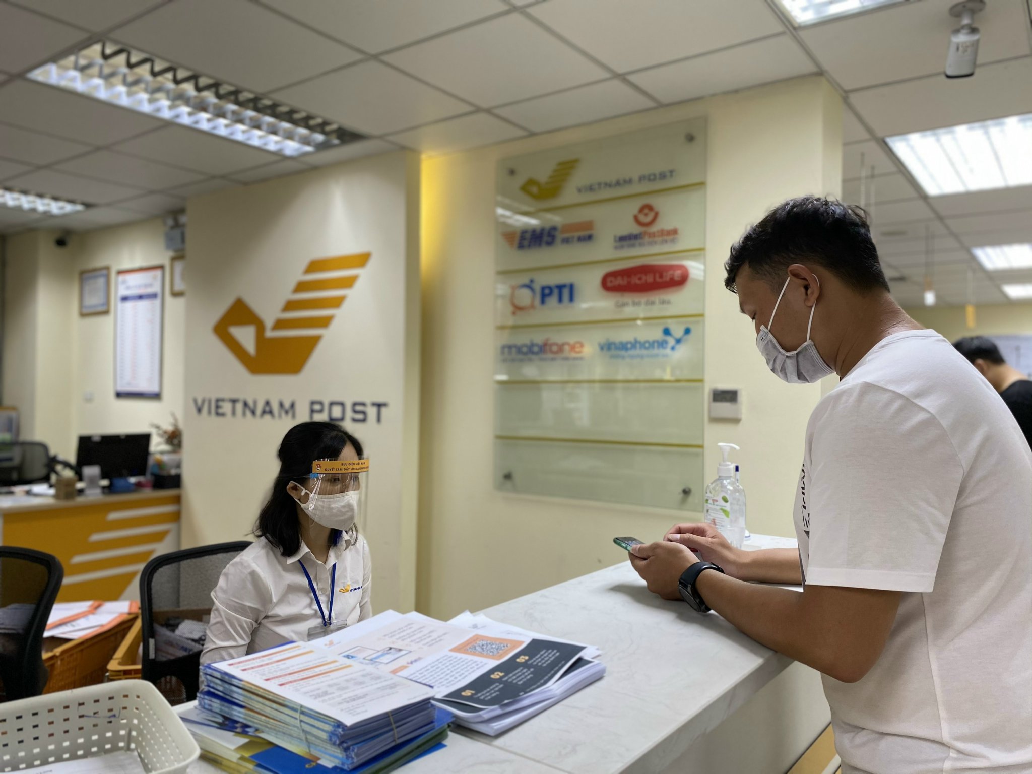 Deploy acceptance and delivery services for Amway’s distributors