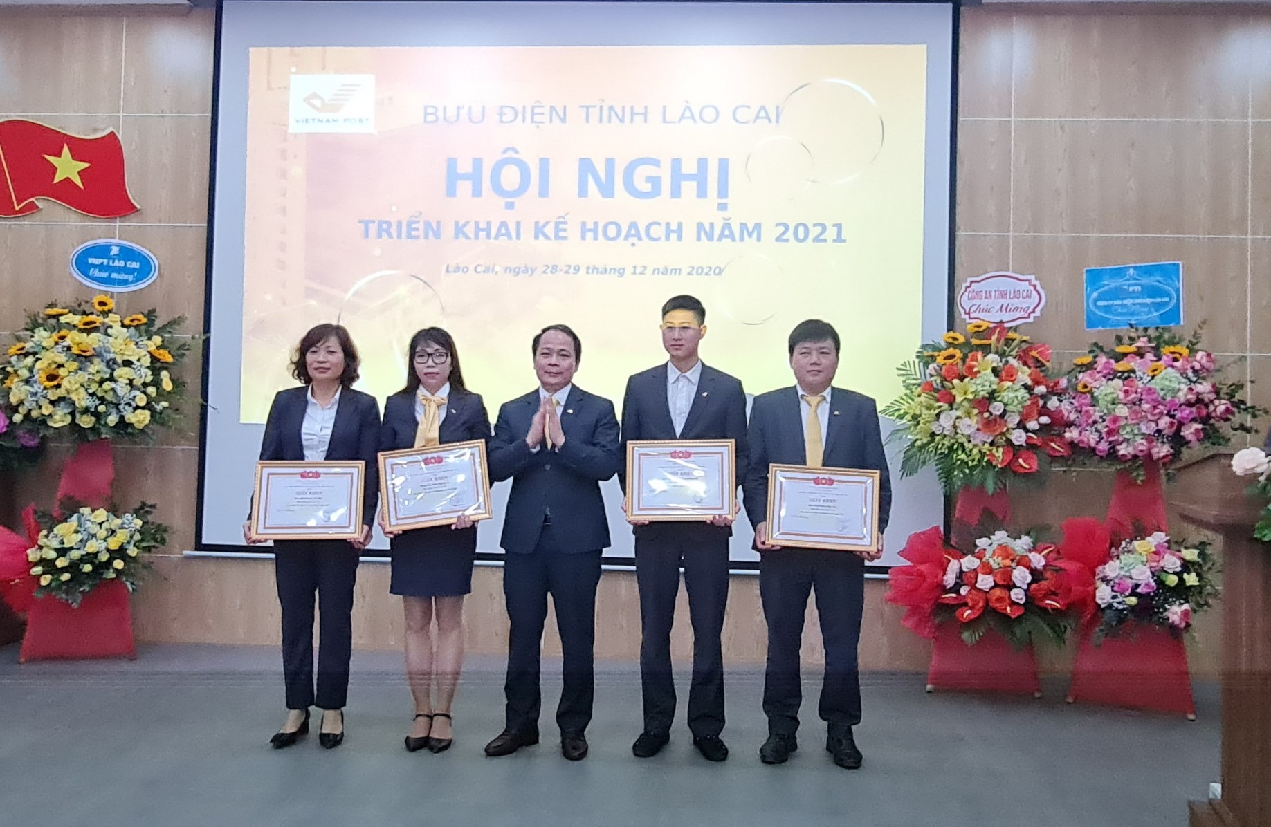 Bưu điện tỉnh Lào Cai hoàn thành nhiệm vụ sản xuất kinh doanh trong điều kiện vô cùng khó khăn