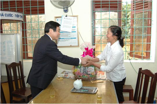 Bộ trưởng Bộ Thông tin và Truyền thông thăm, chúc tết  Điểm Bưu Điện – Văn hóa xã Tâp Lập, Đan Phượng, TP Hà Nội