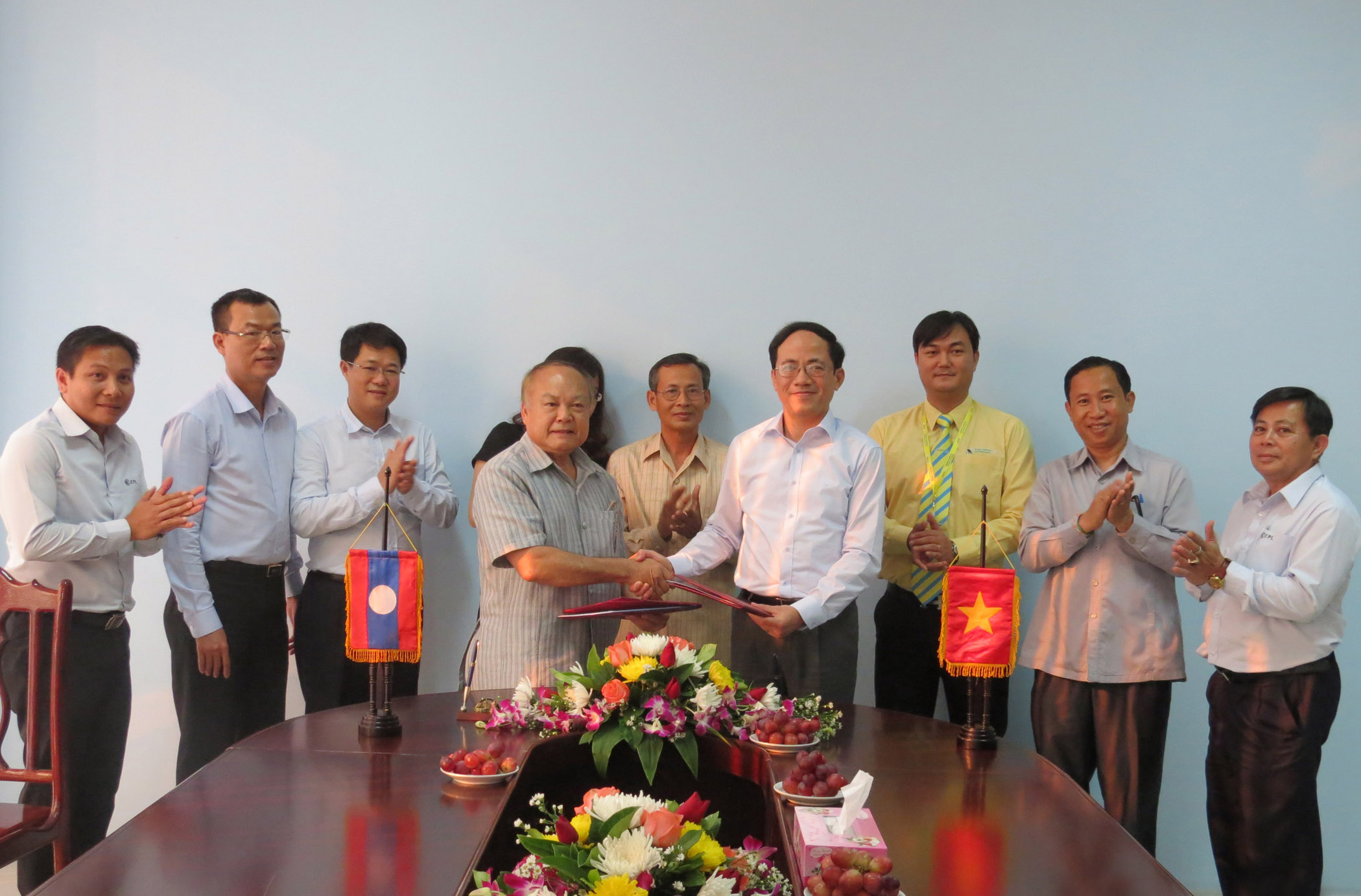 Tổng Giám đốc Bưu điện Việt Nam thăm và làm việc với Bưu chính Lào