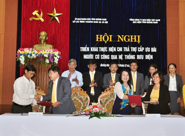 Triển khai chi trả trợ cấp ưu đãi người có công qua hệ thống Bưu điện trên toàn tỉnh Quảng Nam từ 01/01/2016