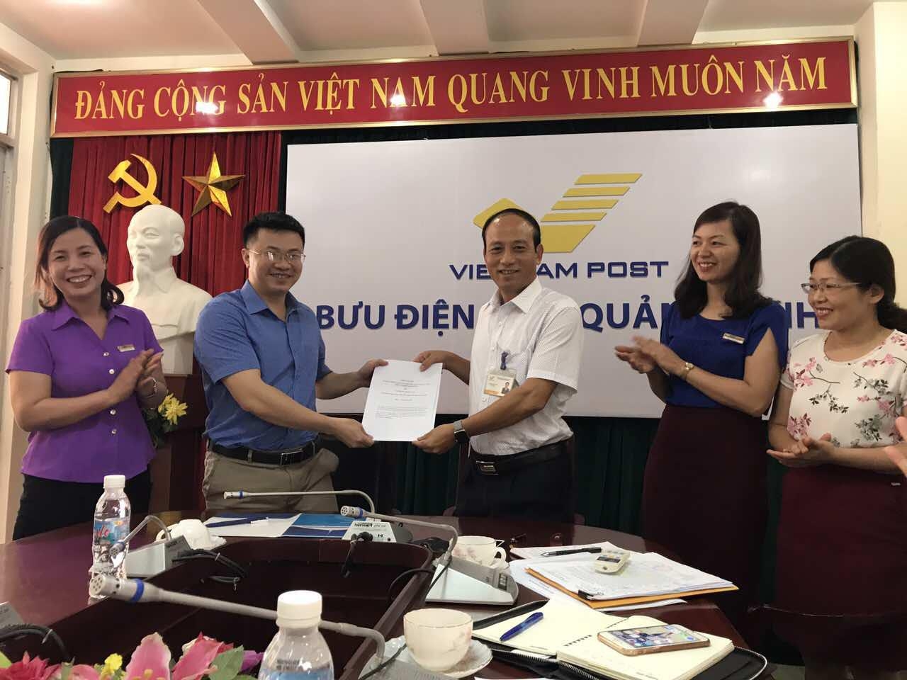 Ký thỏa thuận phối hợp giữa Bưu điện tỉnh và Chi nhánh Ngân hàng TMCP Bưu điện Liên Việt Quảng Ninh 