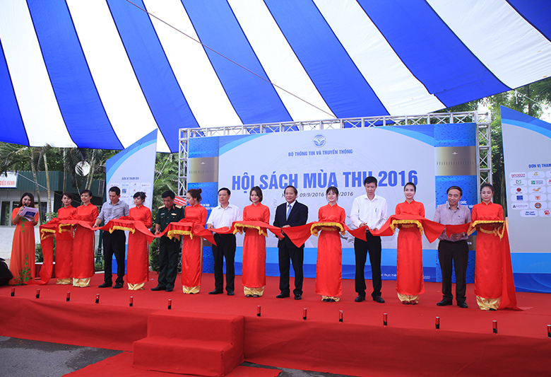 Bưu điện Việt Nam tham gia gian hàng tại Hội sách mùa thu 2016