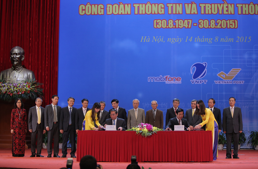 Phát hành đặc biệt bộ tem Kỷ niệm 70 năm truyền thống ngành Bưu điện