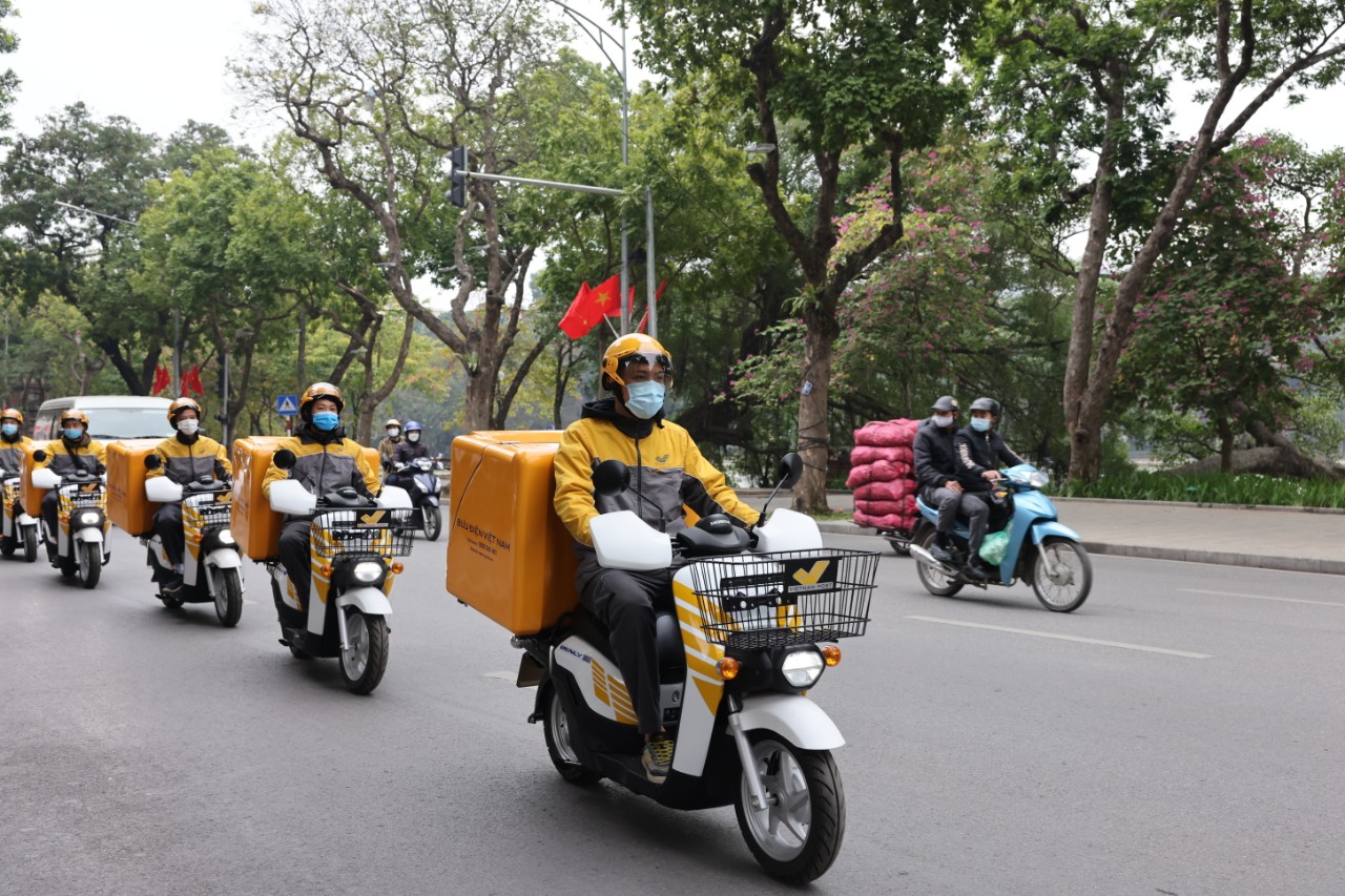 Bưu điện Việt Nam sử dụng xe điện để giao hàng