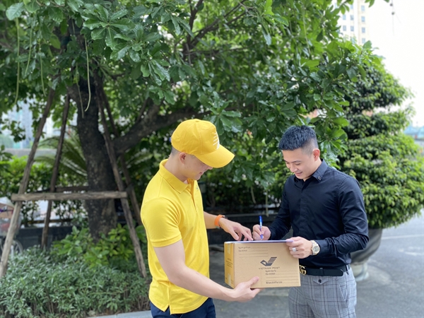 Diverse service utilities for e-commerce customers