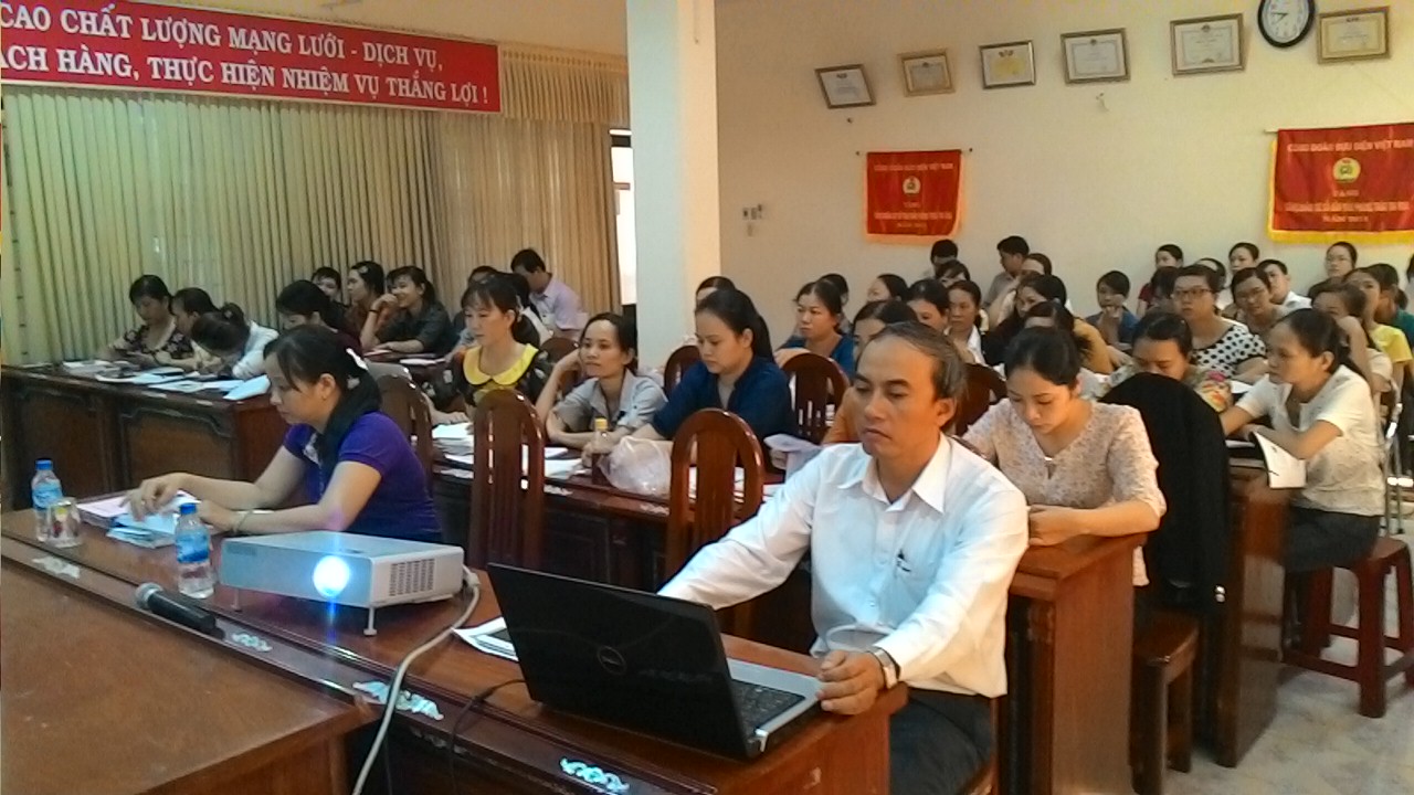 Bưu điện tỉnh Quảng Ngãi đào tạo nghiệp vụ cho đội ngũ giao dịch viên