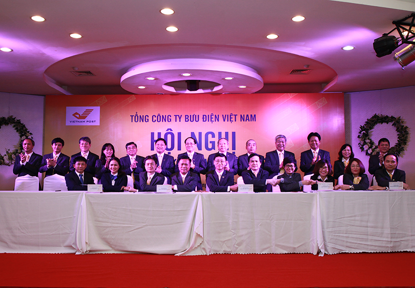 Ký cam kết thi đua hoàn thành vượt mức kế hoạch 2018