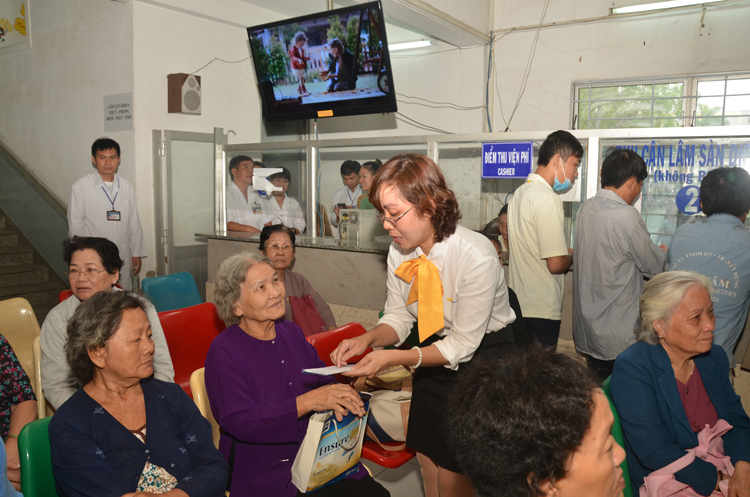 TP. Hồ Chí Minh: Hơn 20 nghìn hợp đồng thu Bảo hiểm Y tế hộ gia đình qua Bưu điện