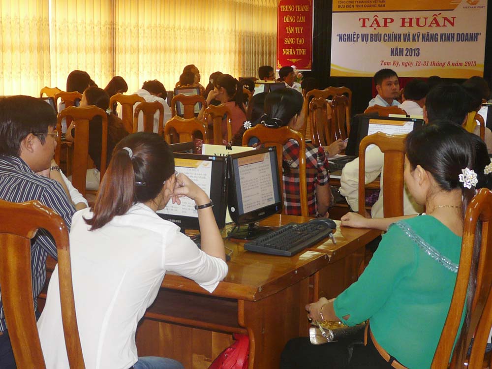 Bưu điện tỉnh Quảng Nam tổ chức tập huấn nâng cao kỹ năng kinh doanh, nghiệp vụ  